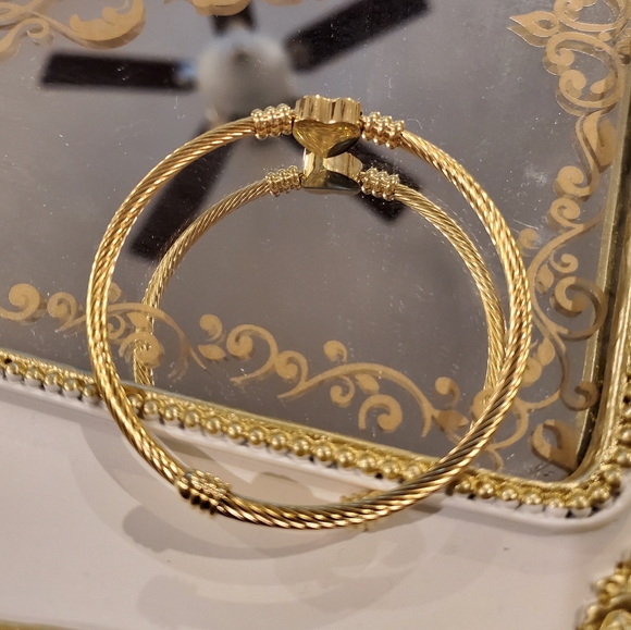 💛Gold initial E heart charm bracelet - Picture 7 of 8